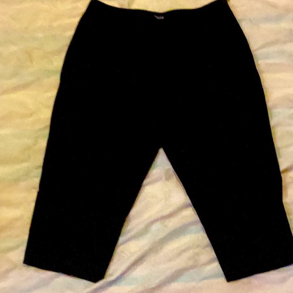 Ann Taylor Stretch Capris 6 Black w/side zip